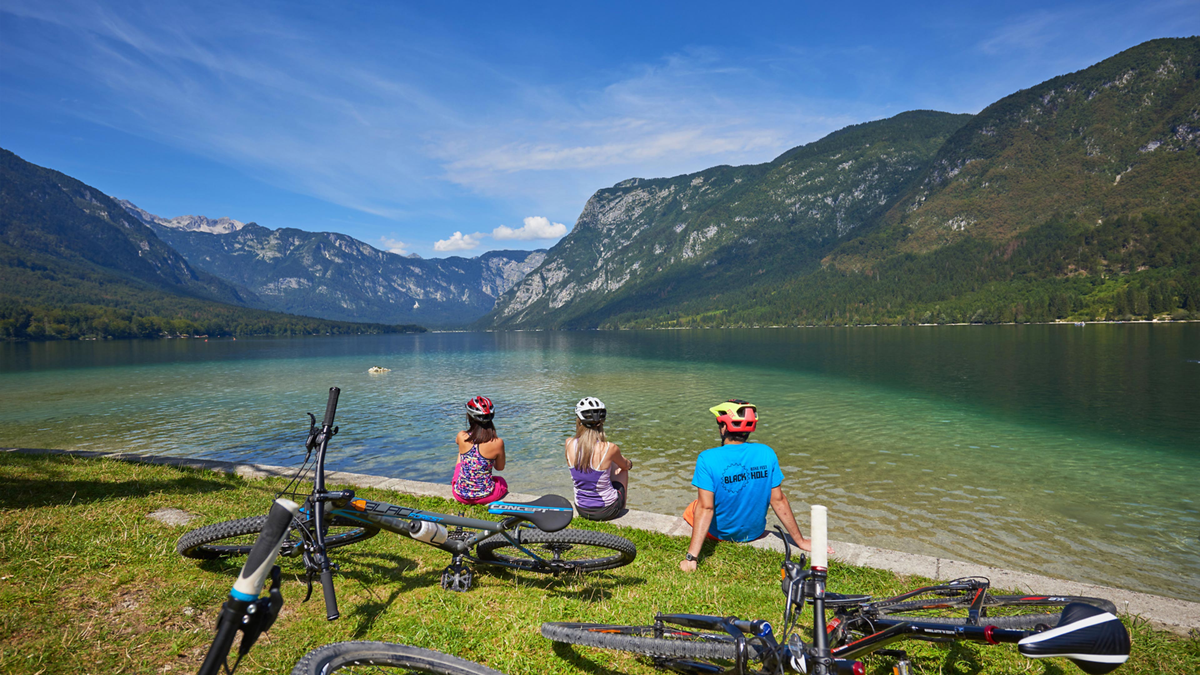Подешевеют ли туры. Словения хайкинг. Озеро Бохинь. Словения туристы. Горный Алтай велотур.