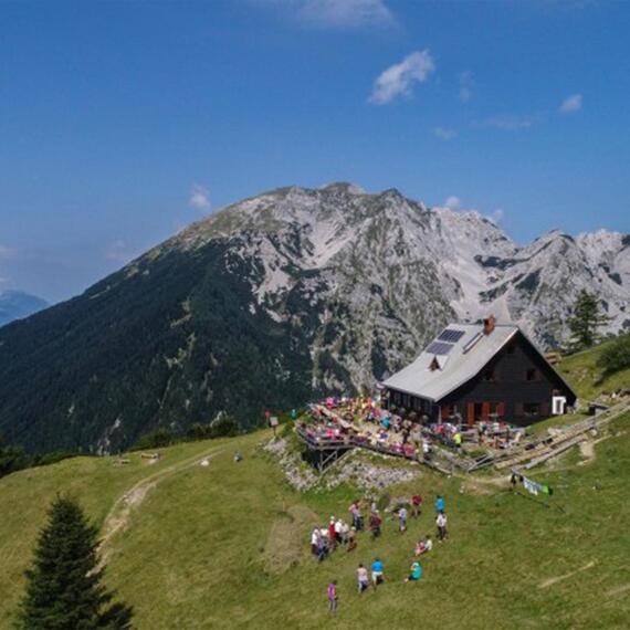 Horská chata Robeklov Dom na Begunjščici (1,657m)